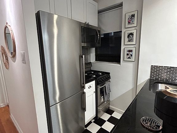 5th image of 905 1st Ave #3C