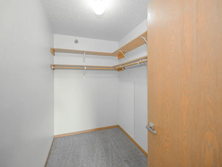 Oak Hills Manor — Photo 16