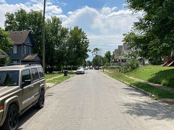 4th image of 3232 Wabash Ave