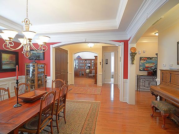 DR open to foyer & formal LR