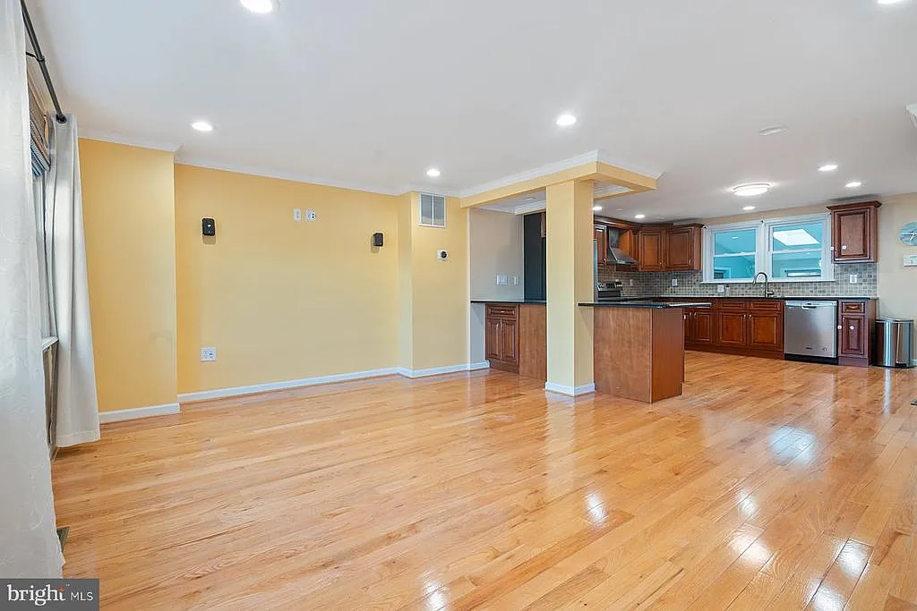 2 bed, 2.0 bath, 1620 sqft, $2,100 — Photo 2