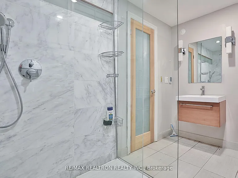 38 Gwendolen Cres — Photo 28