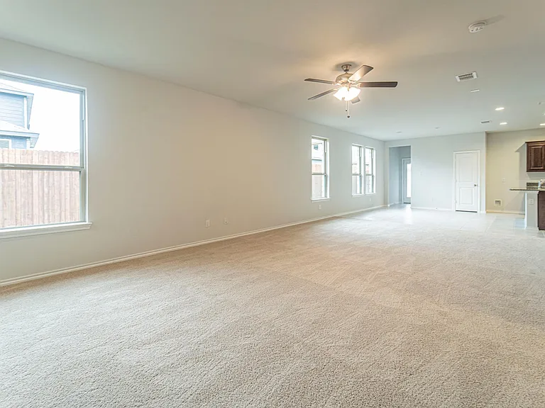 3305 Shortgrass Ln — Photo 6