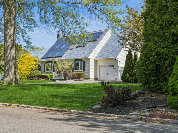 https://photos.zillowstatic.com/fp/8cb40616534bba212d57e1b770f22ede-p_e.webp
