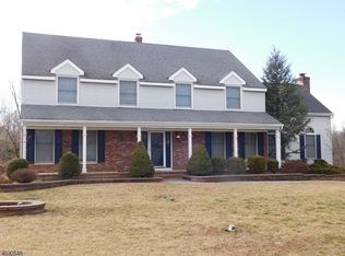 24 Wedgewood Dr, Annandale, NJ 08801