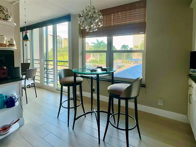 7582 Regency Lake Dr — Photo 20