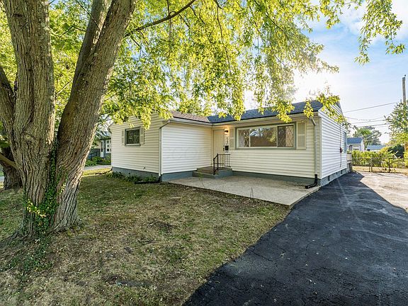 3rd image of 423 Whitehall Dr