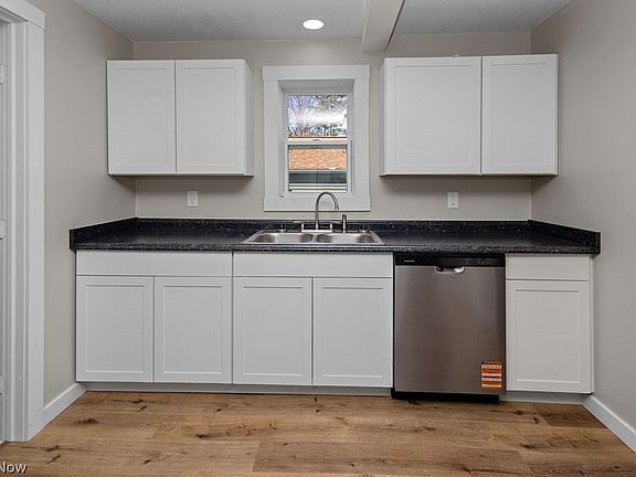 4th image of 260 Courtland Blvd