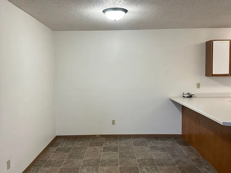 Dakota E & W Apartments — Photo 78