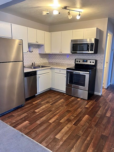 1st image of 480 Pedretti Ave #6
