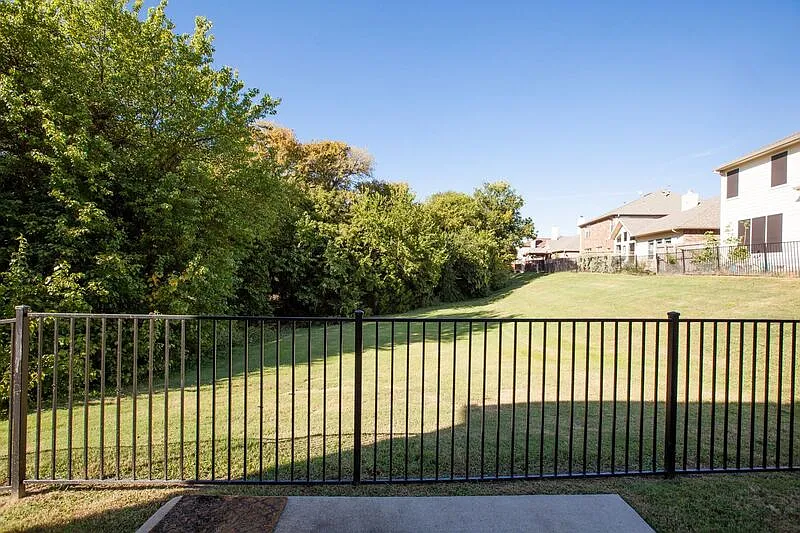 4 bed, 2.5 bath, 2614 sqft, $2,650 — Photo 3