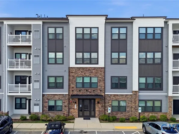 3900 Maze Runner Dr APT 403, Midlothian, VA 23112