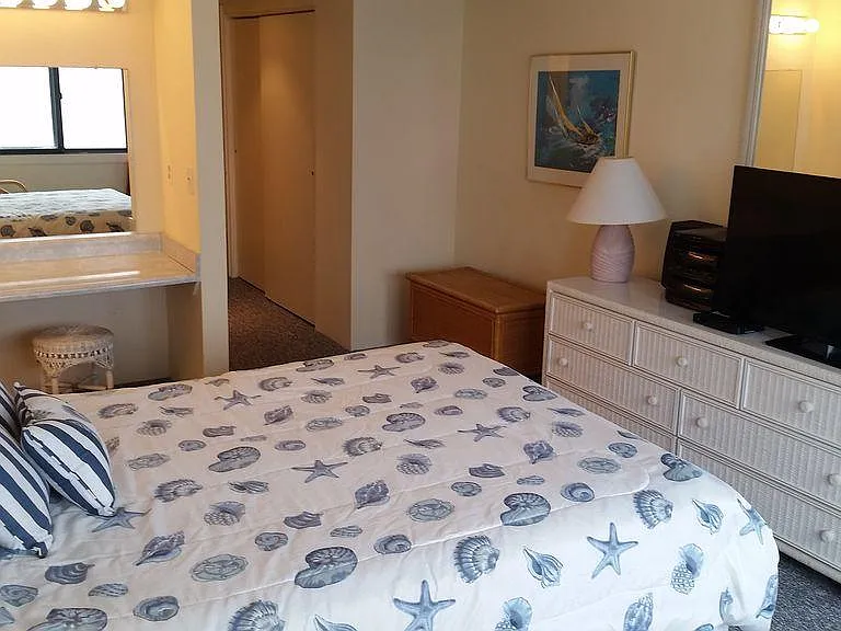 Master - 1 queen bed