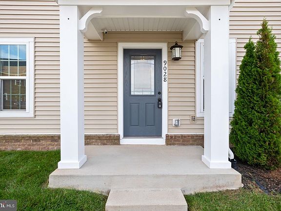 4th image of 9028 Randolph Cir