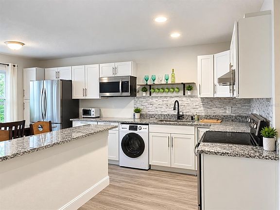 4th image of 944 HIBISCUS AVENUE