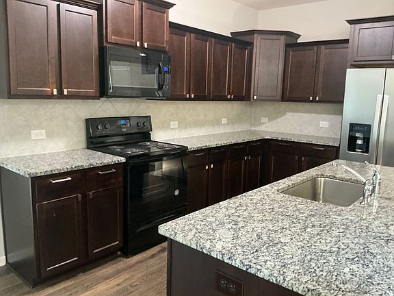4th image of 616 Spencer Ln