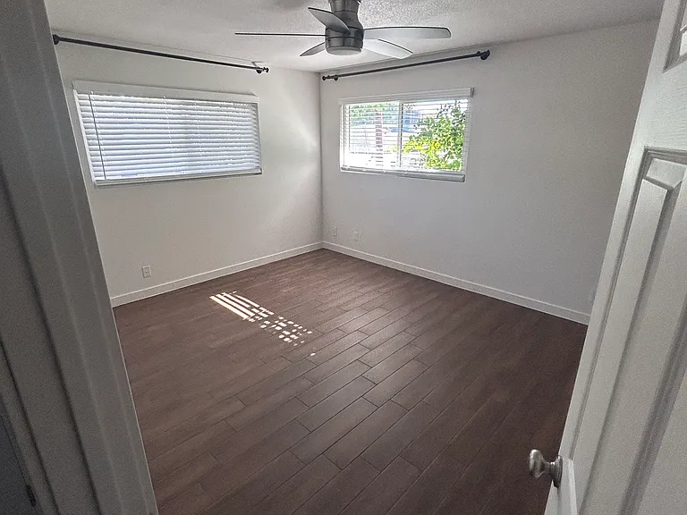 323 S Pioneer — Photo 14