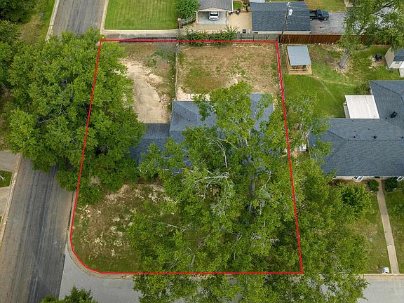 4th image of 1101 Briarwood Ln
