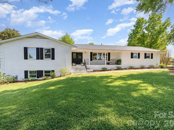 1041 Brawley School Rd, Mooresville, NC 28117