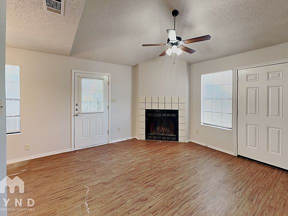 3rd image of 2214 Creekside Ln Unit B