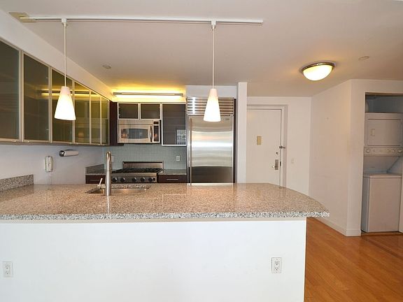 5th image of 555 W 23rd St APT N11f