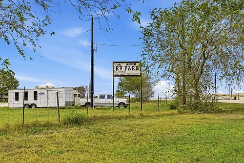9013 E State Highway 97 Photo 1