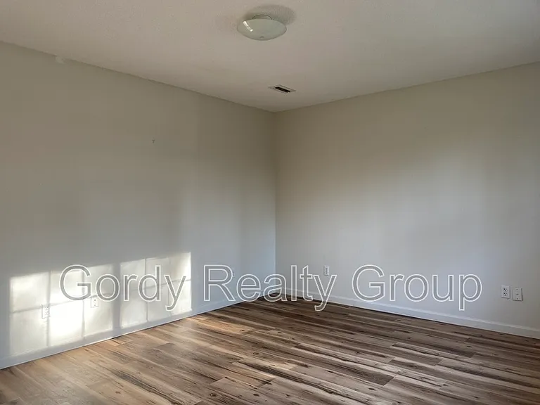 2764 Wynn St — Photo 2