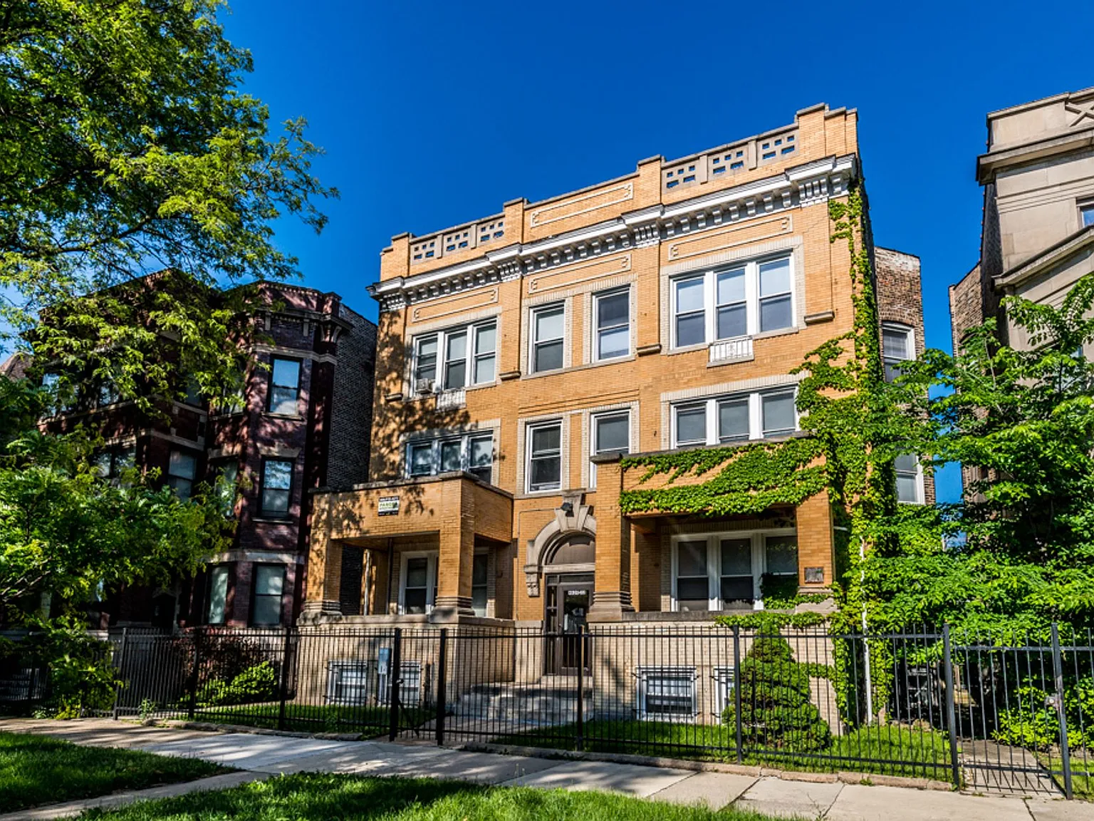 4820 S Michigan — Photo 1