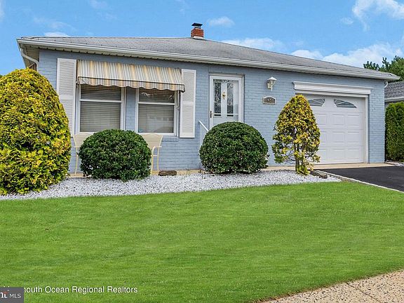 3rd image of 92 Liberta Dr