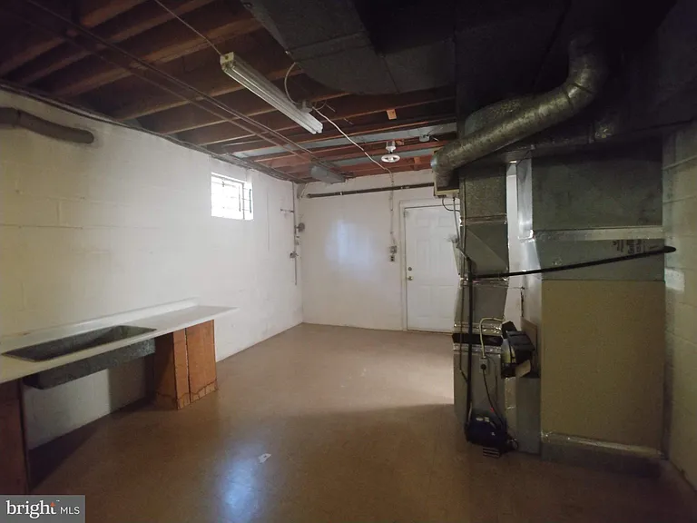 1429 Laburnum St — Photo 22