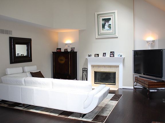 3rd image of 320 Baltusrol Dr