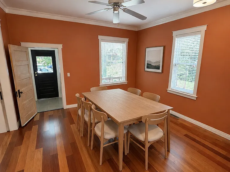 1122 E Westminster Ave — Photo 3