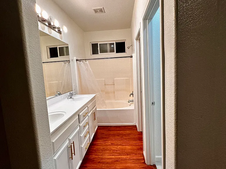 4917 Leemans Way — Photo 8