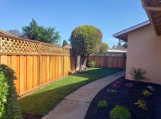 6 Bell Ct, East Palo Alto, CA 94303
