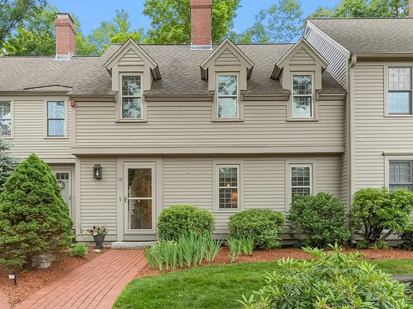 10 Wintergreen Ct, Lunenburg, MA 01462