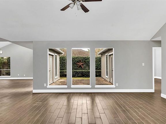 4th image of 1011 Stoney Hill Dr