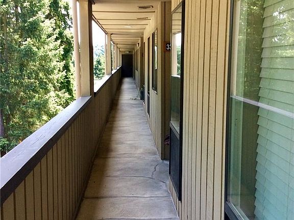 4th image of 10819 NE 37th Pl APT 336