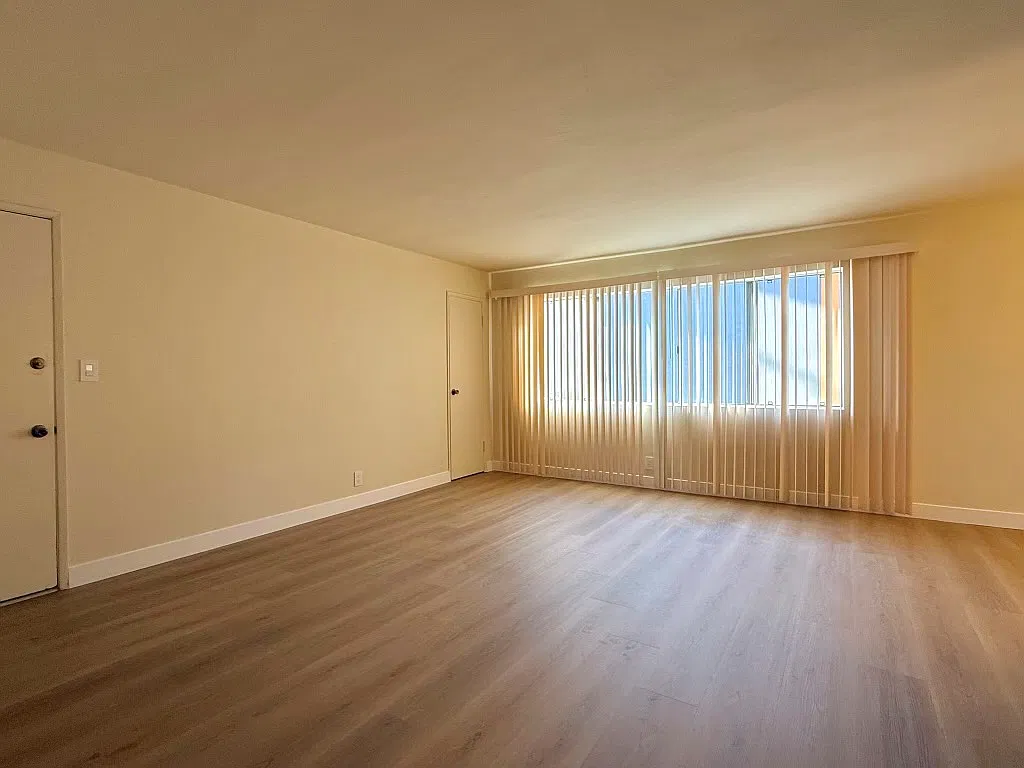 660 Stanley Ave — Photo 3