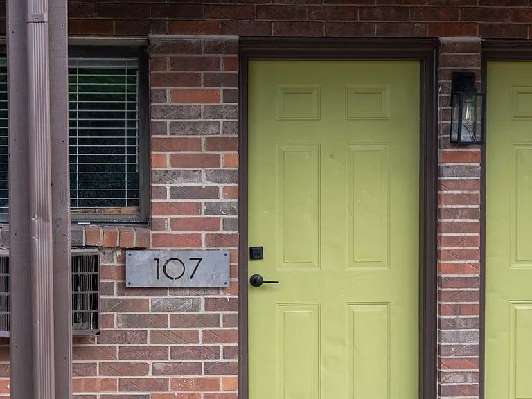 338 N Lorraine Ave — Photo 2
