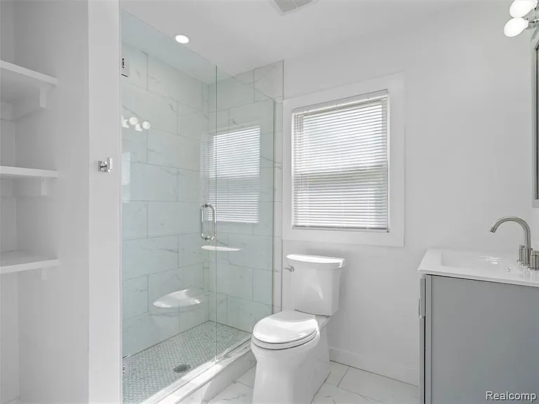 1741 E Woodward Heights Blvd — Photo 12