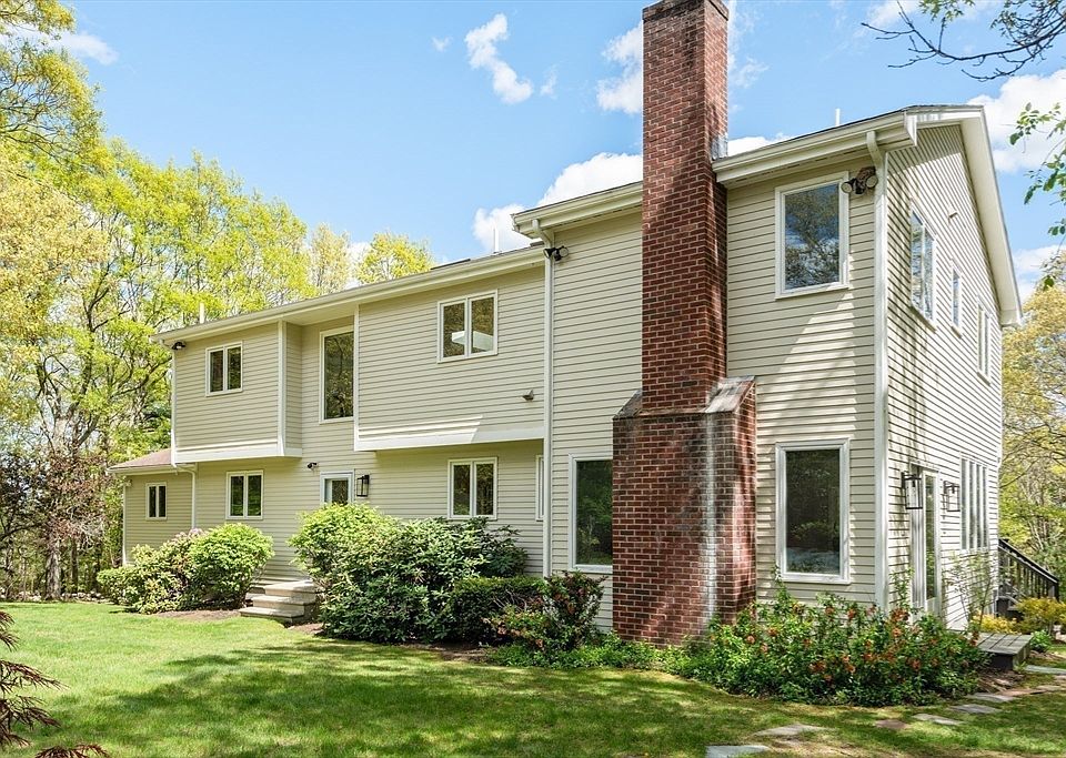 1st image of 9 Arrowhead Ln
