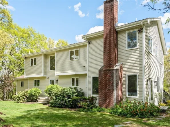9 Arrowhead Ln, Franklin, MA 02038
