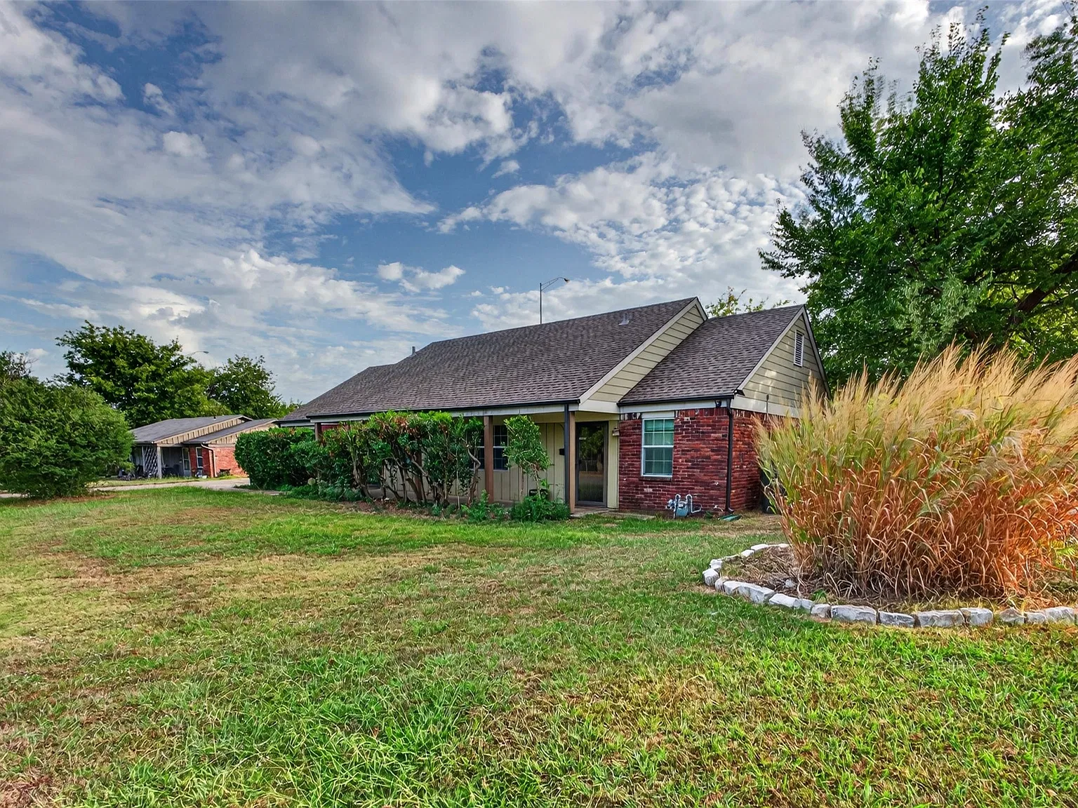 2 bed, 1.0 bath, 885 sqft, $1,250 — Photo 3