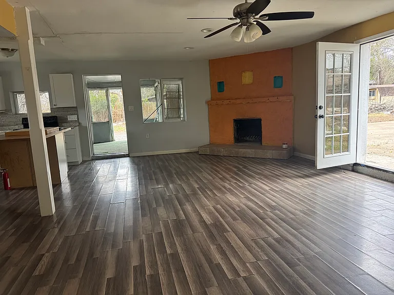 6304 Hudson Bend Rd — Photo 6