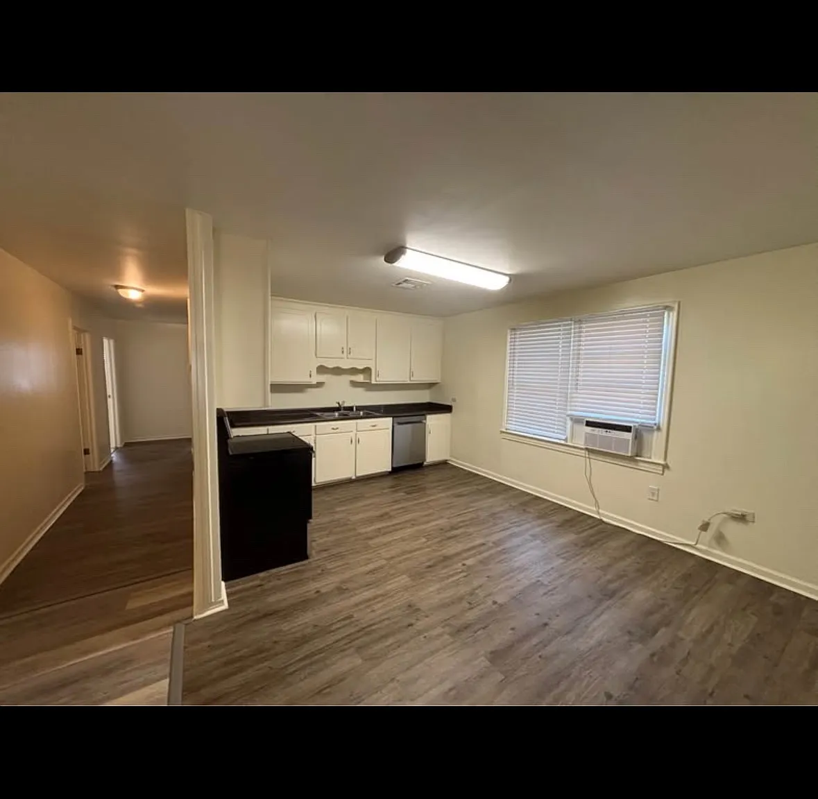 3 bed, 1.5 bath, 1250 sqft, $1,350 — Photo 3