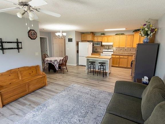 3rd image of 5011 Pine Dr #10