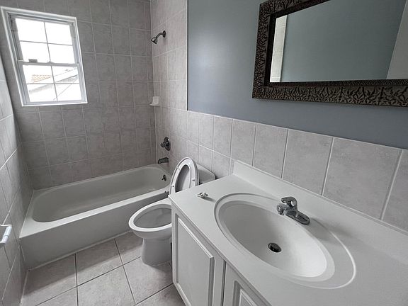 4th image of 1002 Arden Ave #2
