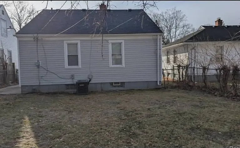 21338 Pembroke Ave — Photo 2