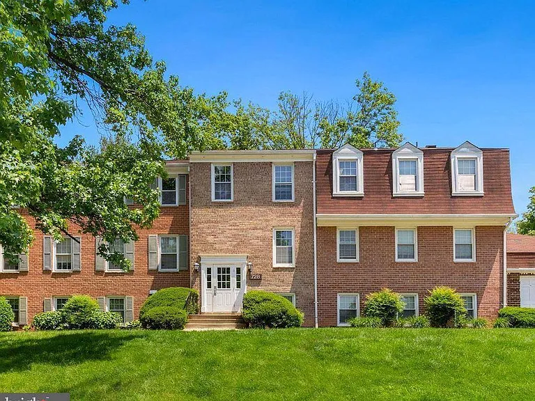 728 Quince Orchard Blvd #201 — Photo 1