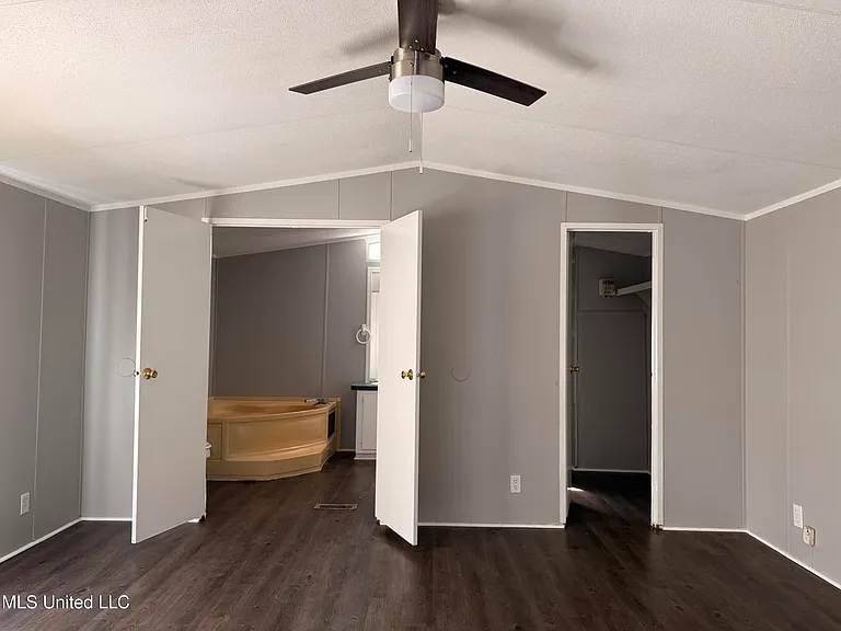 505 Hillview Ct — Photo 8